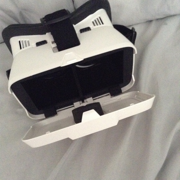 VR headset - Picture 2 of 3